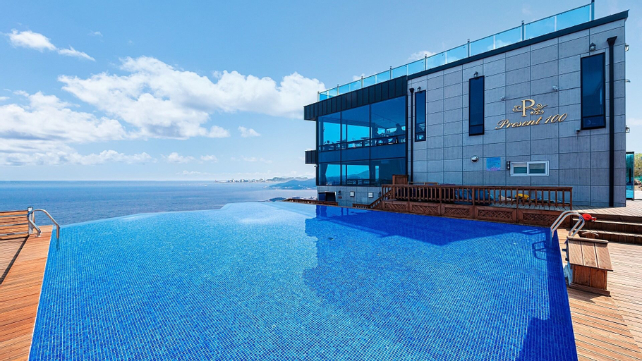 Present Poolvilla, Pohang