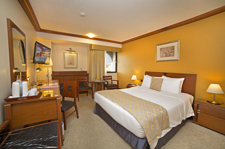 Bedroom 3, Ramada by Wyndham Bahrain, Manama