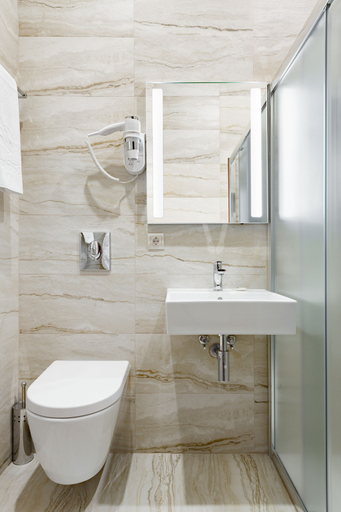 Bathroom 3, Hotel Oktyabrskaya, Krasnoyarsk