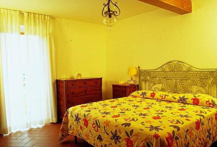 Bedroom 3, Campitello Farmhouse, Arezzo