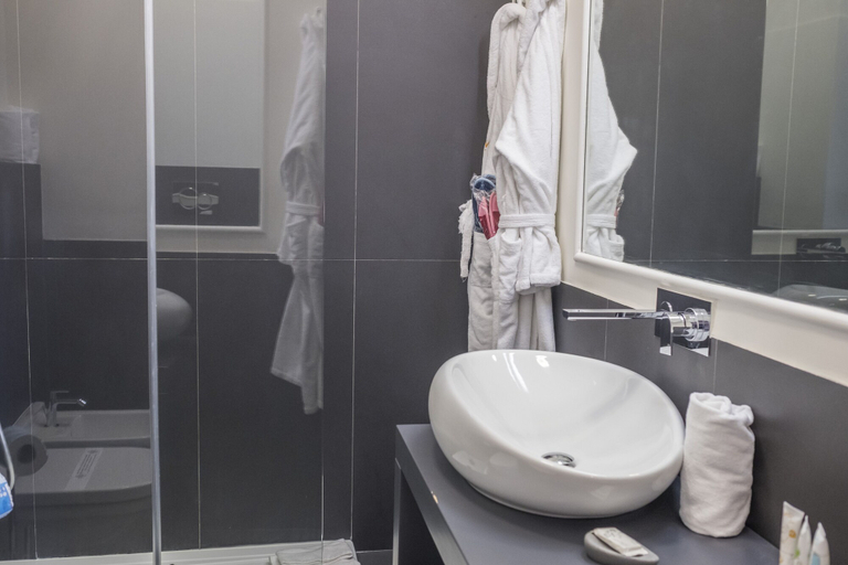 Bathroom 5, Majestic Palace Hotel, Napoli