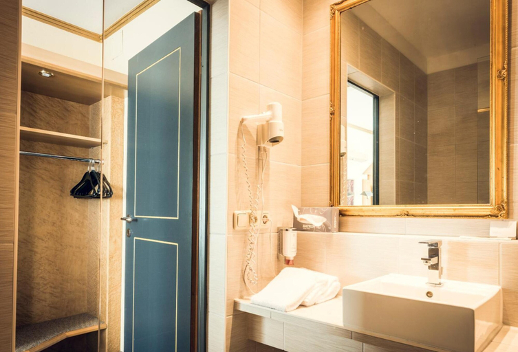 Bathroom 5, Schlosshotel Neufahrn, Landshut