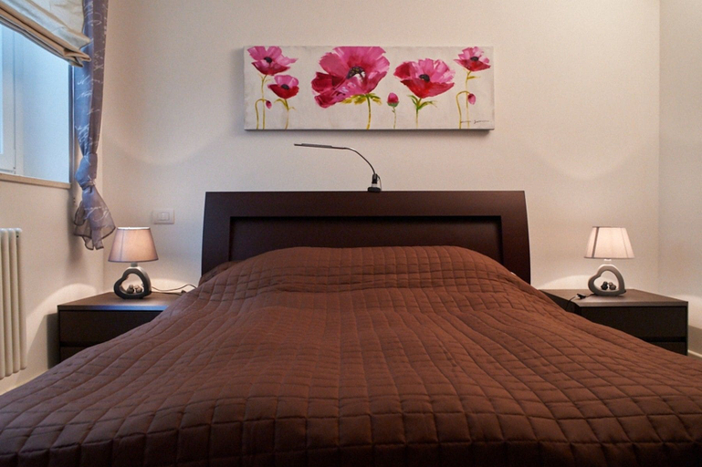 Room 2, Minnie, Brescia