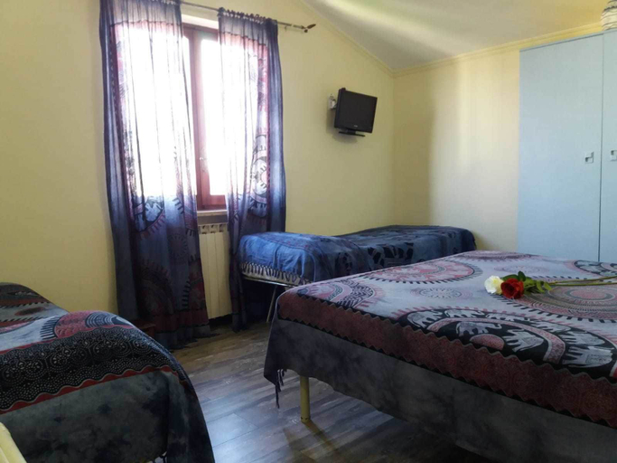 Bedroom 5, M & I Apartment, Rome