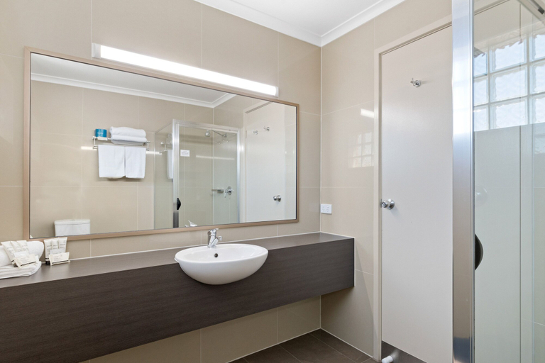 Bathroom 5, Burke And Wills Motor Inn Swan Hill, Swan Hill - Central