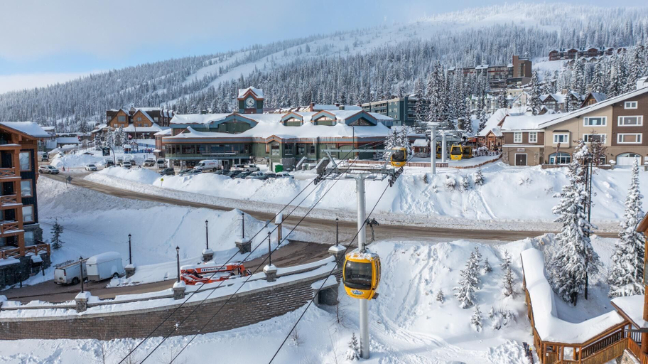 Exterior & Views 2, Bear's Paw Chalet - Amazing Location & Ski In/out, Kootenay Boundary