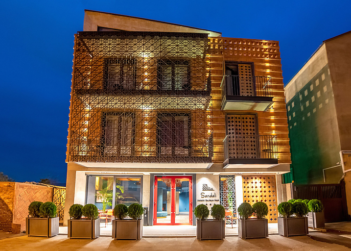 Exterior & Views