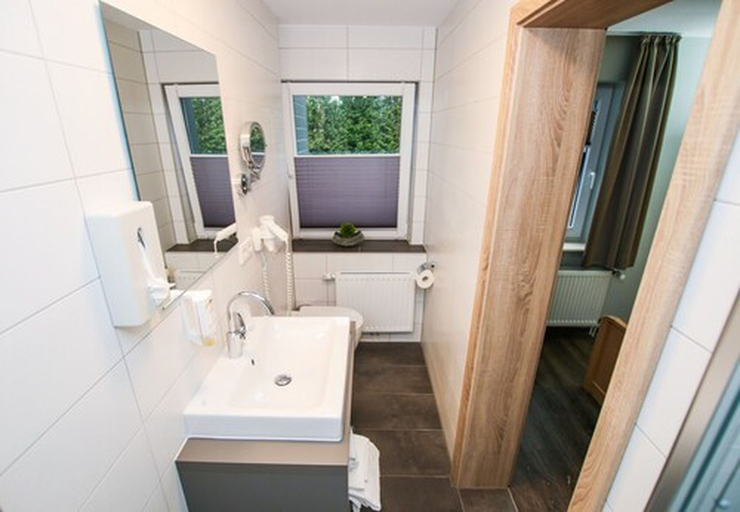 Bathroom 4, Hotel Herbers & RestaurantLeon, Aurich