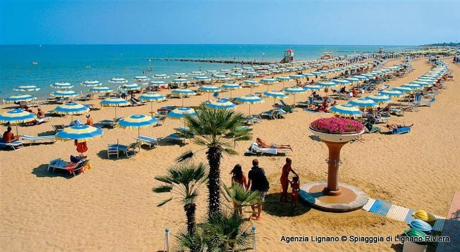 Beach 5, Lignano with pool, Udine