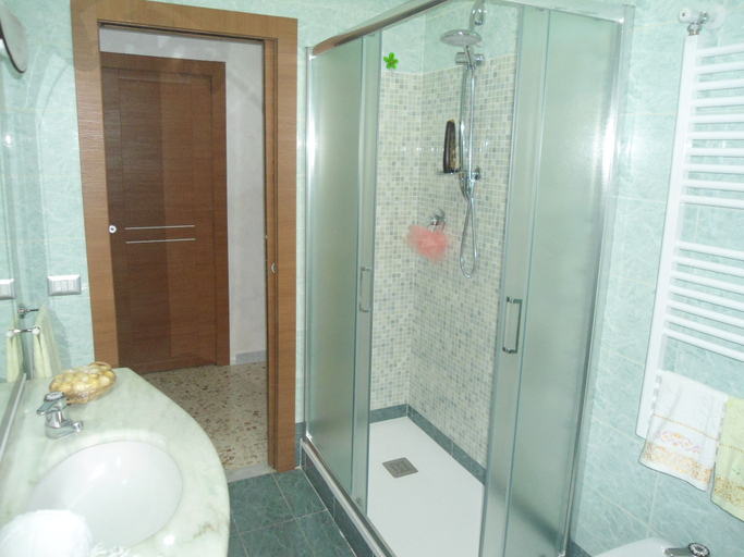 Bathroom 5, H.ave, Napoli