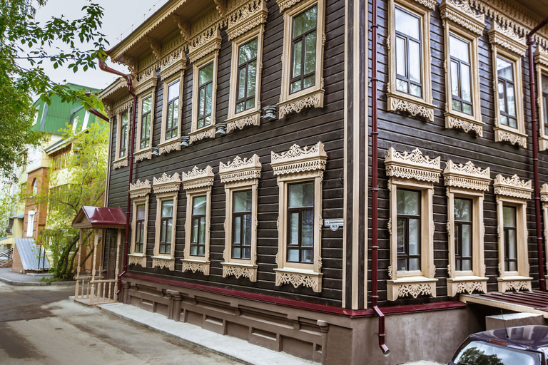 Exterior & Views