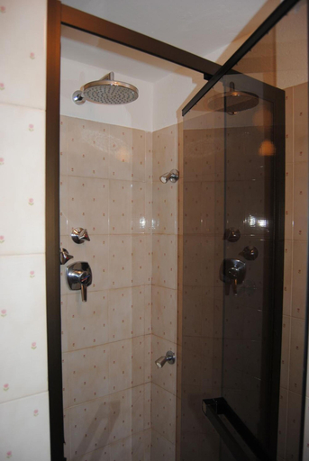 Bathroom 4, Hotel del Viale, Aosta