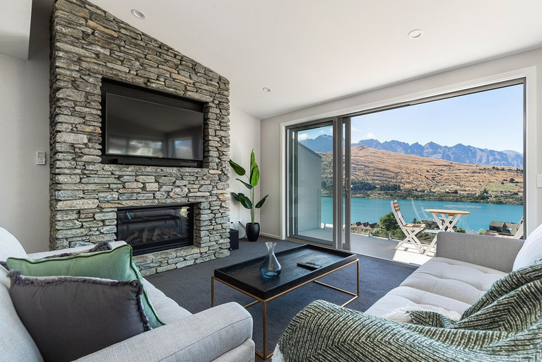 Others 5, Alpine Retreat - Panoramic Views, Queenstown-Lakes