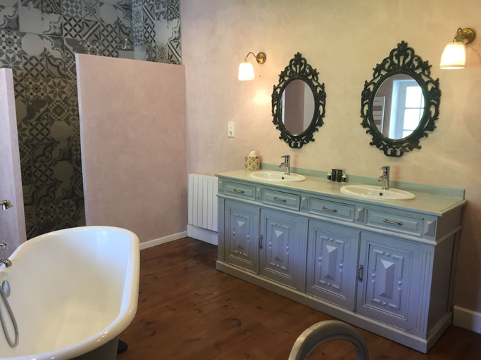 Bathroom 5, Château de Perpezat, Puy-de-Dôme