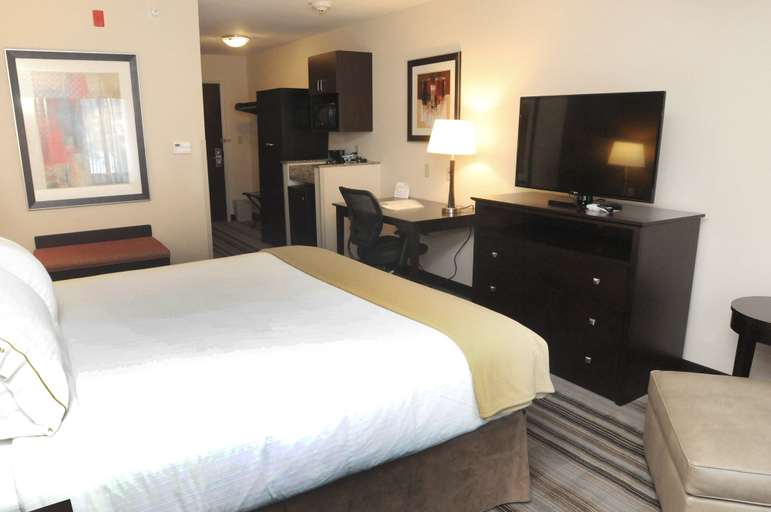Bedroom 4, Holiday Inn Express & Suites CAMBRIDGE by IHG, Guernsey