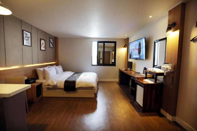 Bedroom 4, Two Heart Hotel, Buk