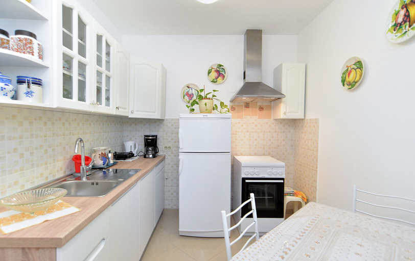 Others 5, Apartment 1910, Pula
