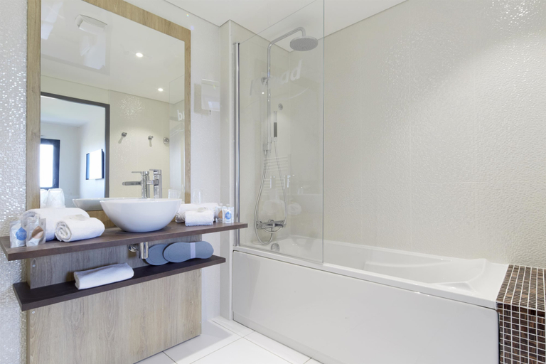 Bathroom 4, Kyriad Prestige Residence & Spa Cabourg - Dives-sur-Mer, Calvados