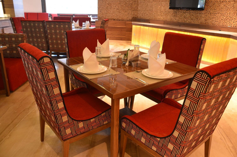 Food & Drinks 5, Palm Green Club, Kheda