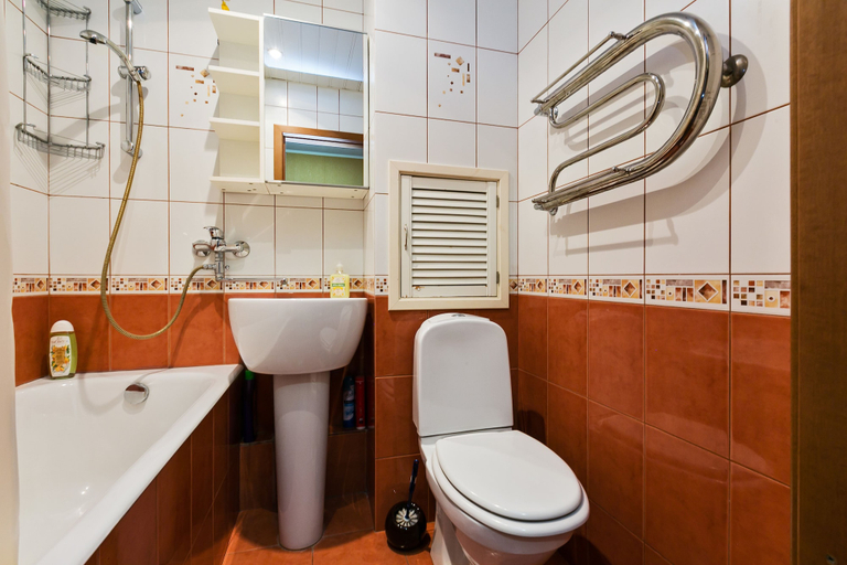 Bathroom 4, GM Sunny apartment in 15 min from Red Square, Northern