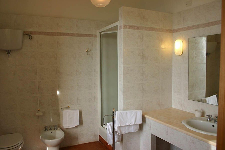 Bathroom 3, Hotel Oasi Neumann, Arezzo