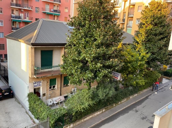 Others 5, Hotel Brivio, Milano