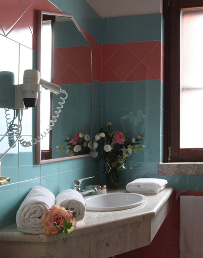 Bathroom 4, I Ginepri, Cagliari