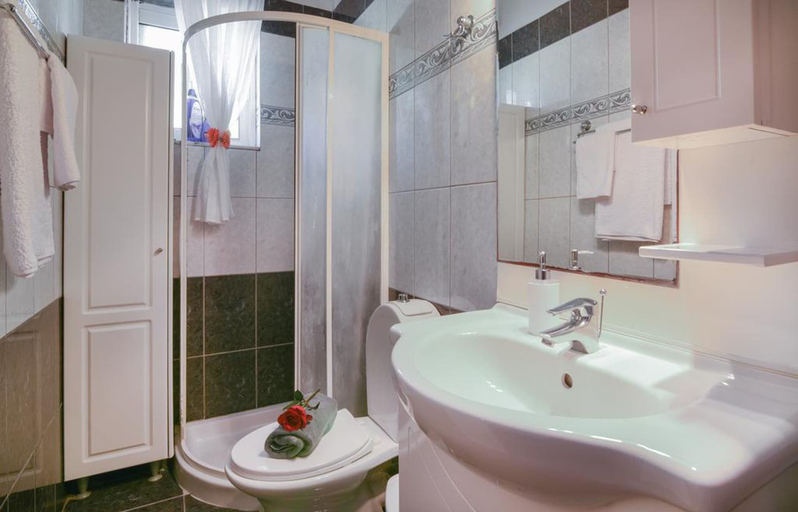 Bathroom 4, Fontana Holiday Home, Ionian Islands