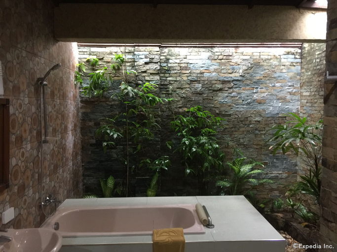 Bathroom 4, Flushing Meadows Resort and Playground, Dauis