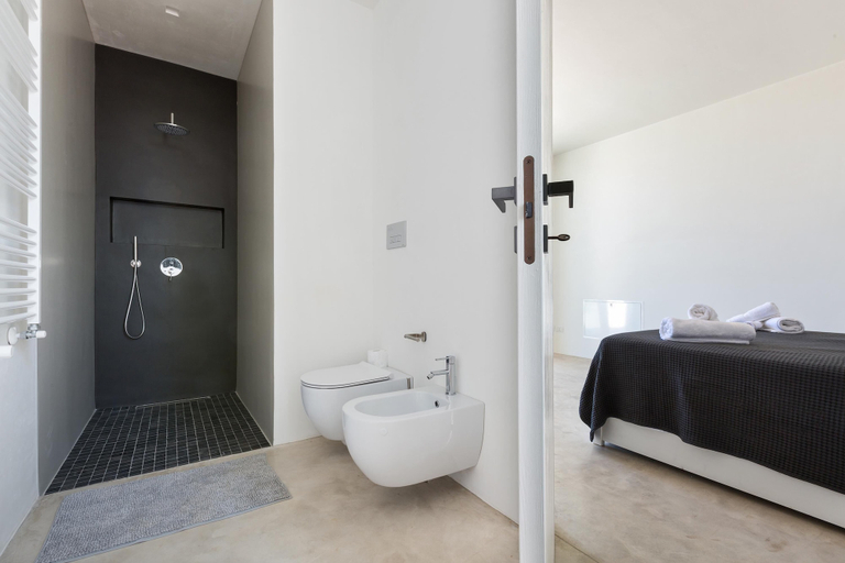 Bathroom 5, Villa la Linda, Brindisi