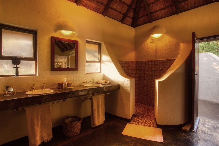 Bathroom 5, Nyati Safari Lodge, Mopani