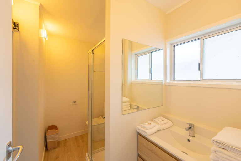 Bathroom 3, Ranfurly Evergreen Motel, Waitakere