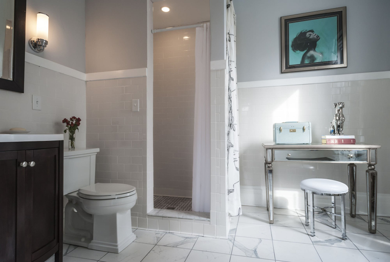 Bathroom 5, Gardner Farm Inn, Rensselaer
