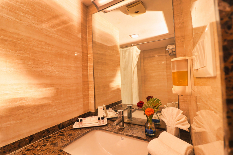 Bathroom 4, Ginger Vadodara,Alkapuri, Vadodara