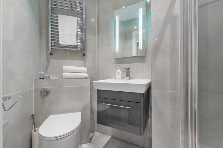 Bathroom 4, Goldbeaters House, London