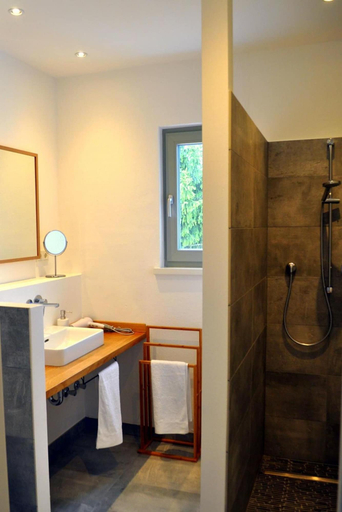Bathroom 5, Haus & Hof, Merzig-Wadern