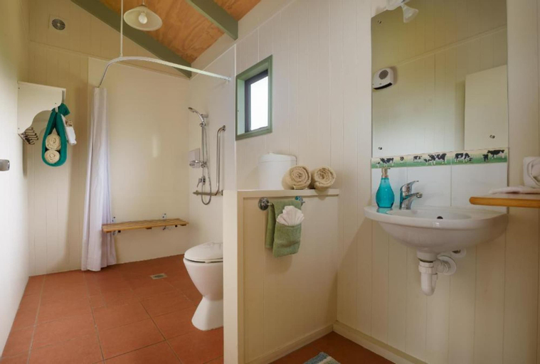 Bedroom 5, Longbourne Lodge, Dunedin