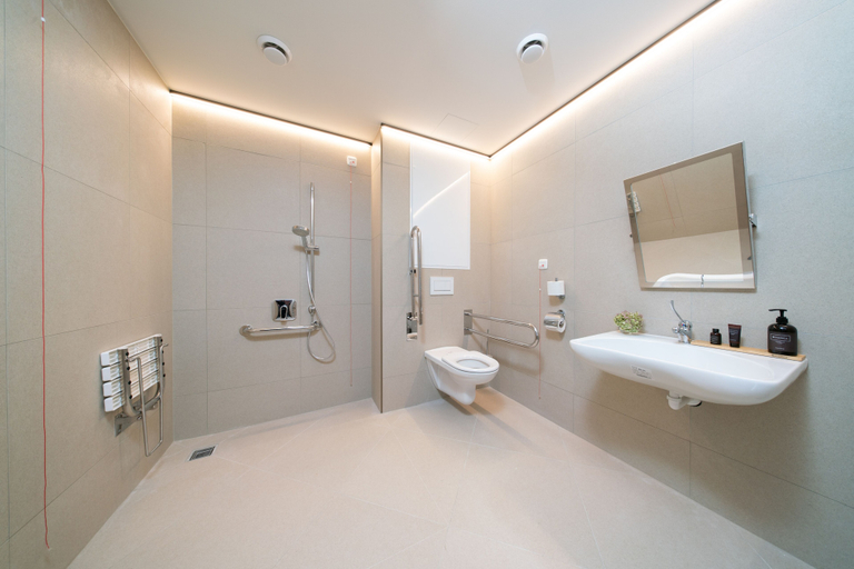 Bathroom 3, Hotel Diana, Karviná