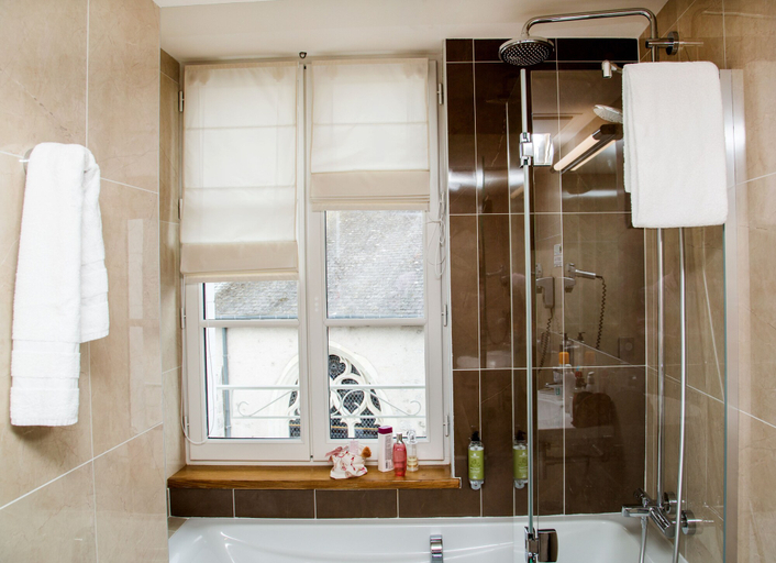 Bathroom 4, Relais des Trois Châteaux, Loir-et-Cher