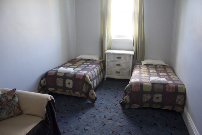 Bedroom 2, Court House Hotel, Boorowa