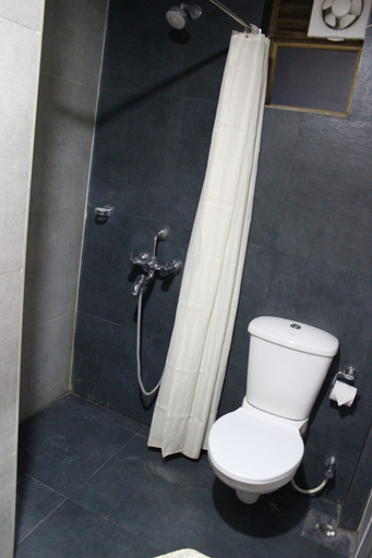 Bathroom 4, Aparupa Sands Marina Beach Resort, South Andaman