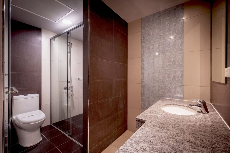 Bathroom 5, Tourism Inn, Tainan