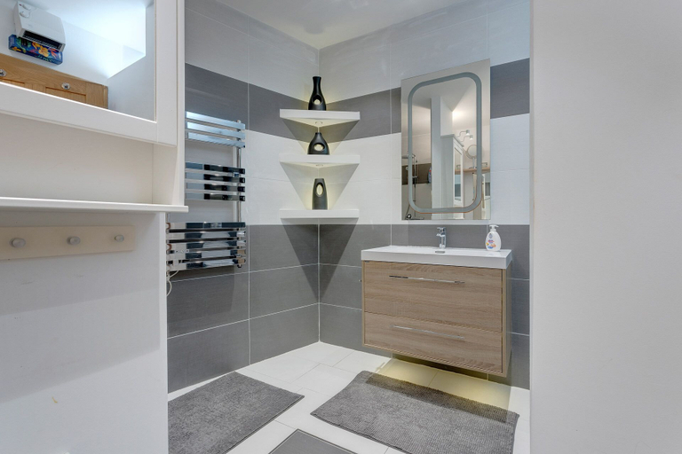 Bathroom 4, Fort St Angelo Mansions, Harbour Views Apartment