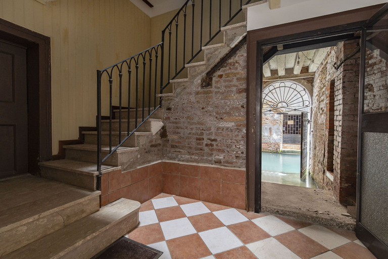 Interior entrance 4, Dorsoduro Suite 1241 by Wonderful Italy, Venezia