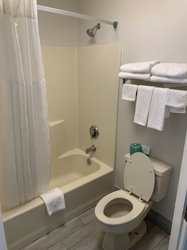 Bathroom 5, Quality Inn Gallatin - Nashville Metro, Sumner
