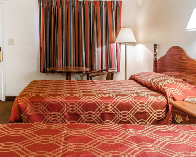 Bedroom 3, Econo Lodge Frackville, Schuylkill