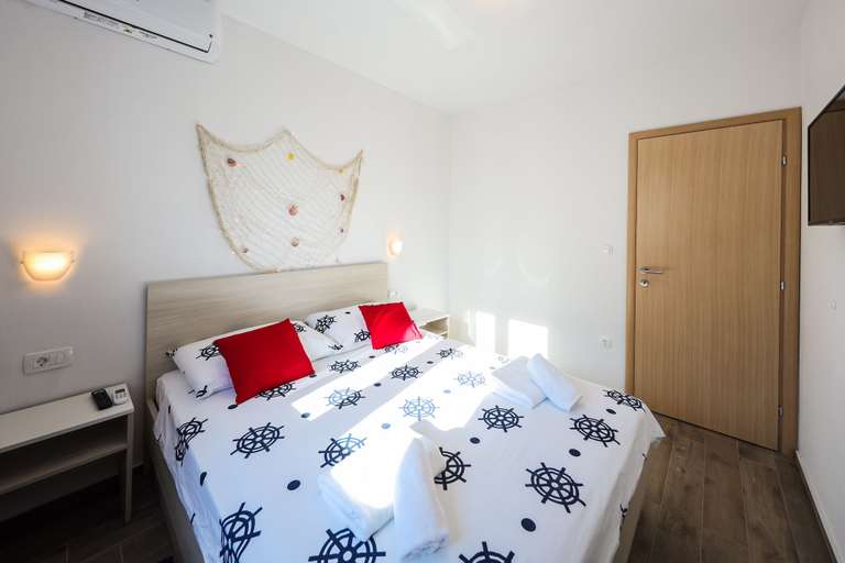 Bedroom 2, 1oak Rentals, Vir