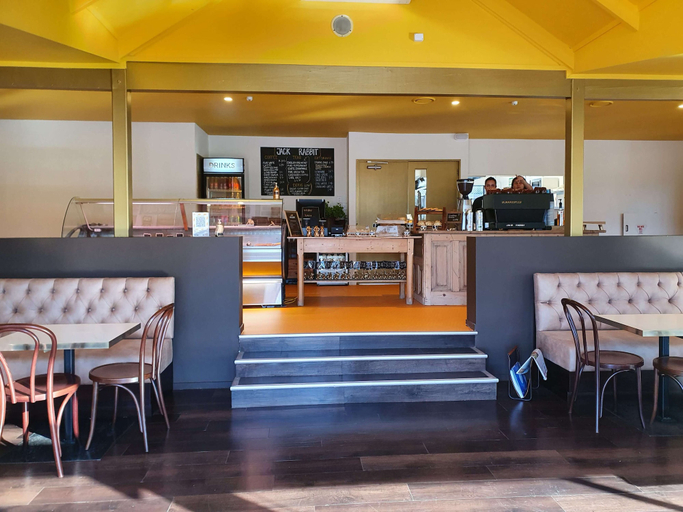 Food & Drinks 5, The Godley Hotel, Mackenzie