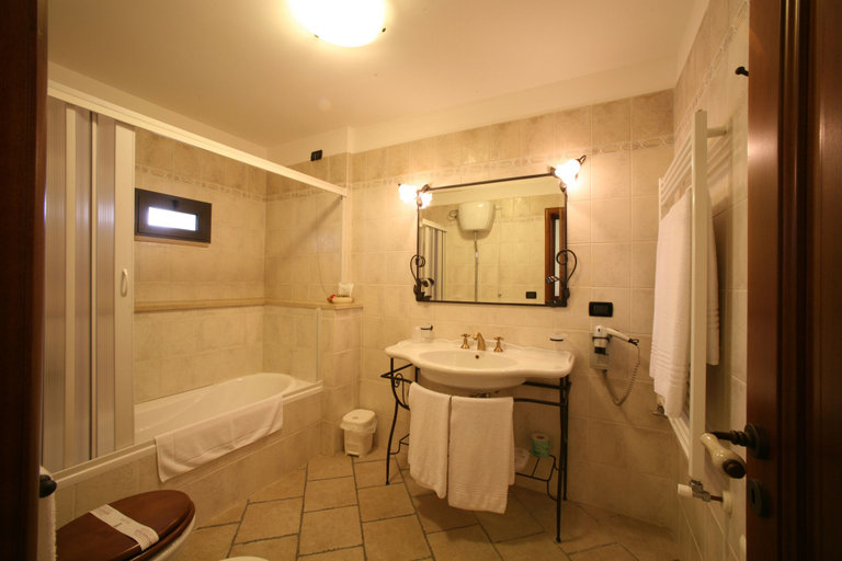 Bathroom, Masseria Appidé, Lecce