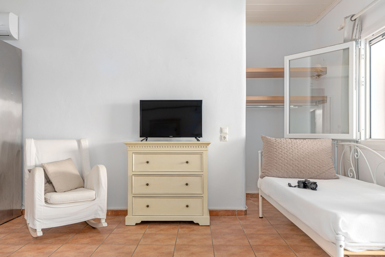 Bedroom 5, Ornos Blue, South Aegean